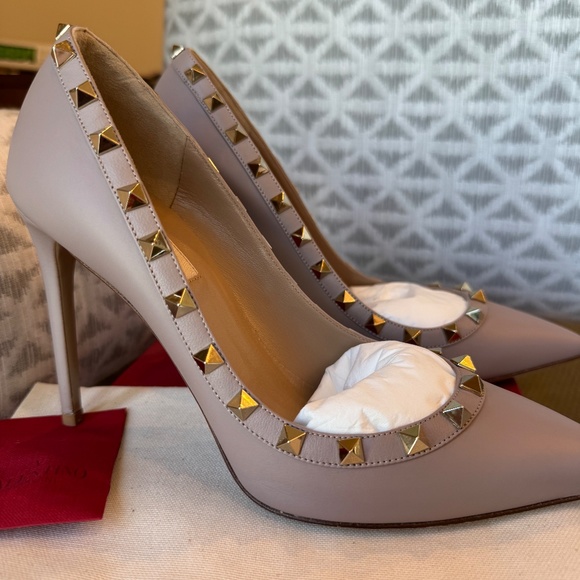 COPY - New! Valentino Rockstud Pumps in Poudre Size 38 - Picture 2 of 7